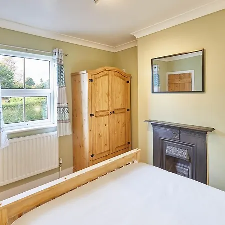 Host & - Holmedene *