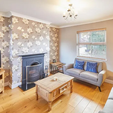 Host & - Holmedene Filey